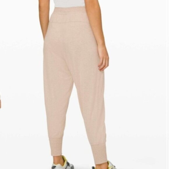 Lululemon Heathered Cashew Slouchy Still Chill Jogger Pant Size 10 - Picture 3 of 13